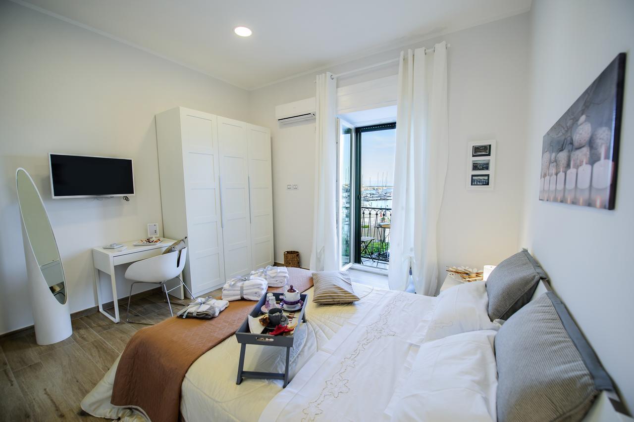 Margherita'S Apartment サレルノ エクステリア 写真